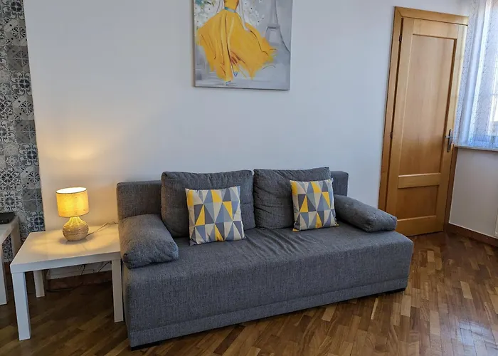 3-Bedroom Apt In Town Square