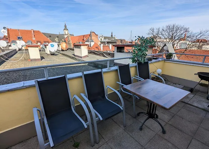 3-Bedroom Apt In Town Square