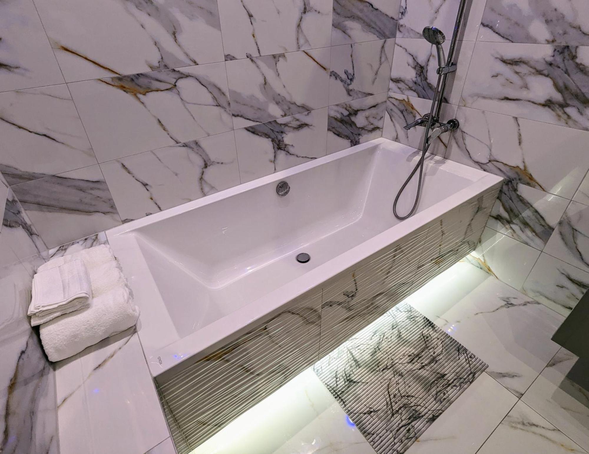 3-bedroom In Town Square Apartament