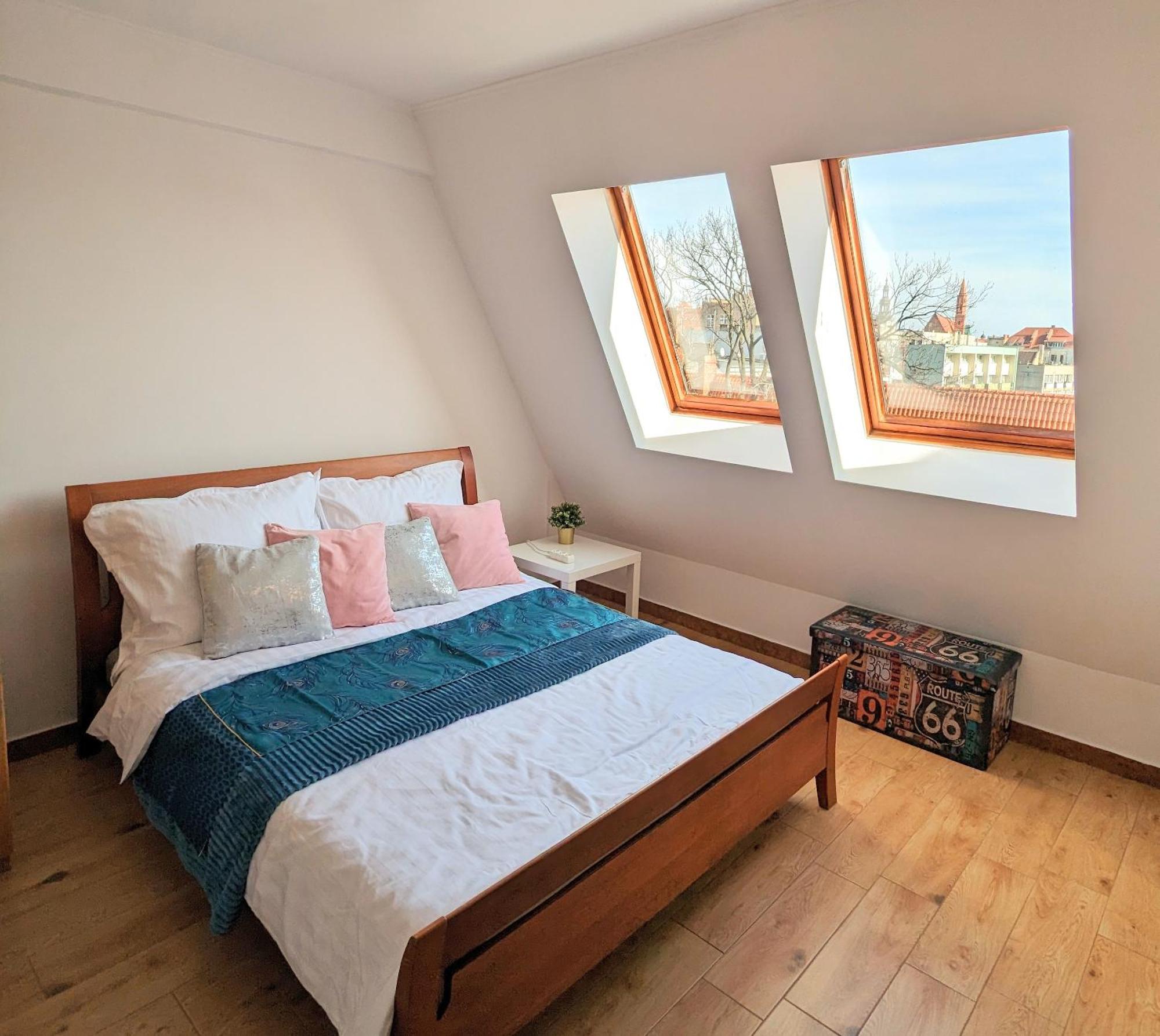 3-bedroom In Town Square Apartament *